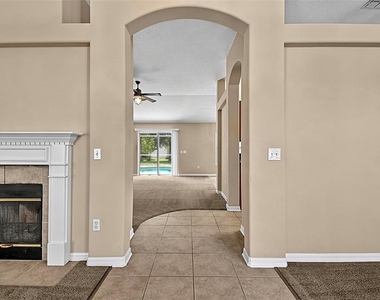 132 Berkshire Lane - Photo Thumbnail 12
