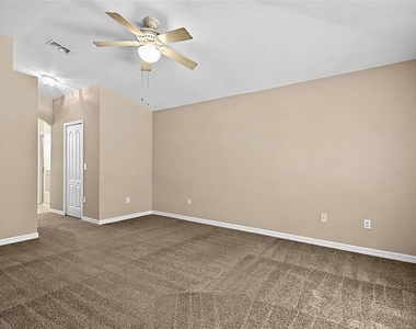 132 Berkshire Lane - Photo Thumbnail 17