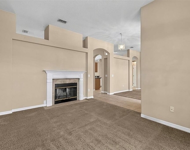 132 Berkshire Lane - Photo Thumbnail 11