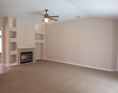132 Berkshire Lane - Photo Thumbnail 6