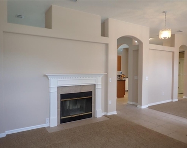 132 Berkshire Lane - Photo Thumbnail 7