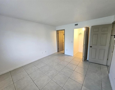 25050 Sandhill Boulevard - Photo Thumbnail 8
