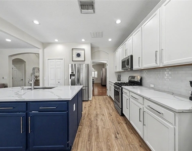 4414 67th Avenue Circle E - Photo Thumbnail 8