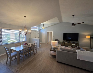 13 Seaward Circle - Photo Thumbnail 14