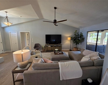 13 Seaward Circle - Photo Thumbnail 17