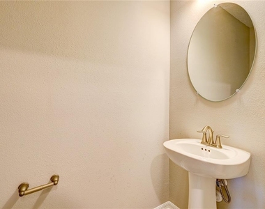 5512 Tripoli Drive - Photo Thumbnail 8
