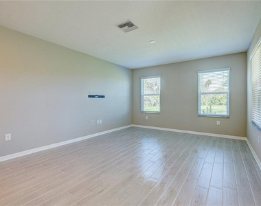 5512 Tripoli Drive - Photo Thumbnail 7
