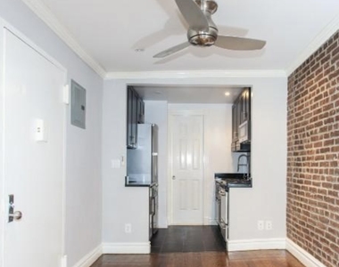 West 53rd Street - Photo Thumbnail 4