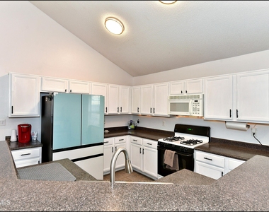 10937 Northview Drive - Photo Thumbnail 17