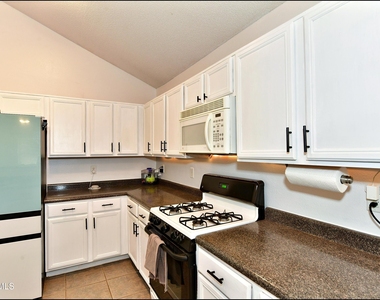 10937 Northview Drive - Photo Thumbnail 15