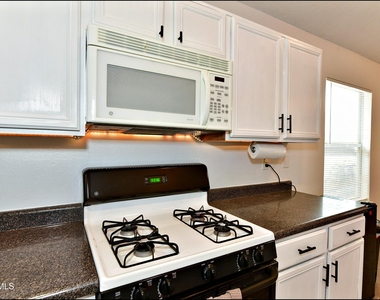 10937 Northview Drive - Photo Thumbnail 14