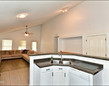 10937 Northview Drive - Photo Thumbnail 13
