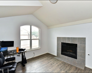 10937 Northview Drive - Photo Thumbnail 7