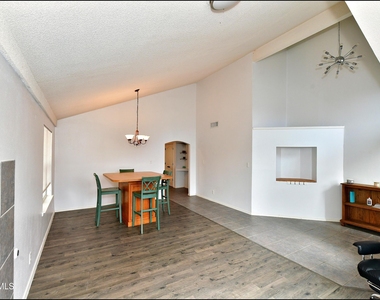 10937 Northview Drive - Photo Thumbnail 6