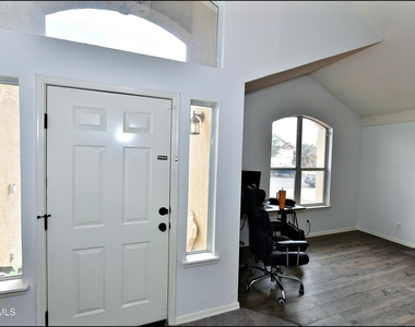 10937 Northview Drive - Photo Thumbnail 5