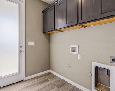 2025 William Caples Street - Photo Thumbnail 21