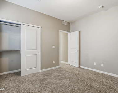 2025 William Caples Street - Photo Thumbnail 18