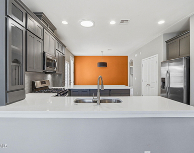 2025 William Caples Street - Photo Thumbnail 9