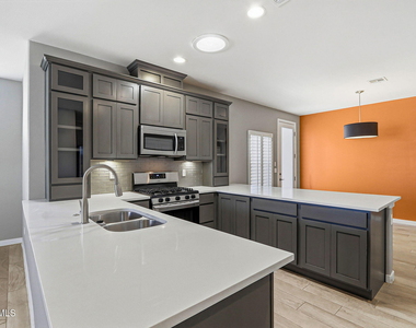 2025 William Caples Street - Photo Thumbnail 10