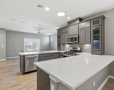 2025 William Caples Street - Photo Thumbnail 12