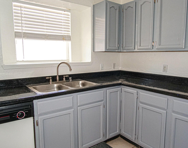 12107 Valley Quail Drive - Photo Thumbnail 8