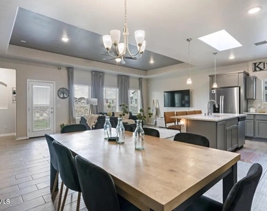930 Bicknor Place - Photo Thumbnail 13