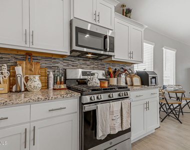 13977 Margaret Ponce Avenue - Photo Thumbnail 4