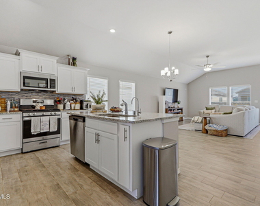 13977 Margaret Ponce Avenue - Photo Thumbnail 3