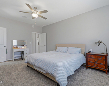13977 Margaret Ponce Avenue - Photo Thumbnail 12