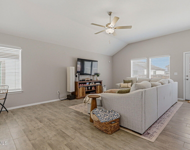 13977 Margaret Ponce Avenue - Photo Thumbnail 8