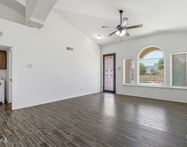 13659 Everingham Street - Photo Thumbnail 5