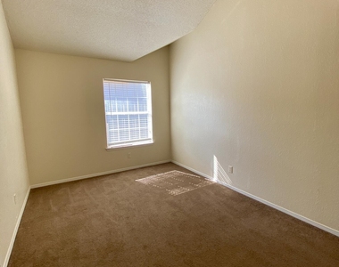 12521 Crystal Ridge Street - Photo Thumbnail 20