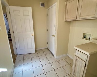 12521 Crystal Ridge Street - Photo Thumbnail 17