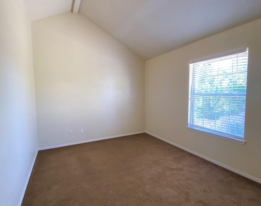 12521 Crystal Ridge Street - Photo Thumbnail 18