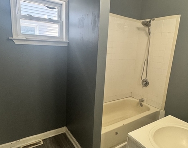 115 Denver Avenue - Photo Thumbnail 3