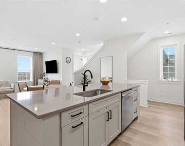 104 Founders Street - Photo Thumbnail 5