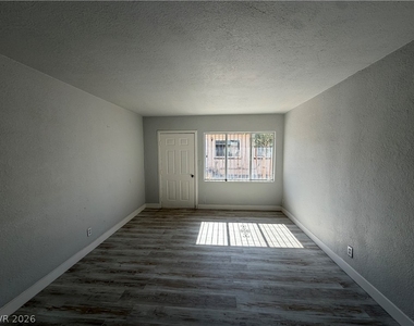 2111 Stewart Avenue - Photo Thumbnail 9