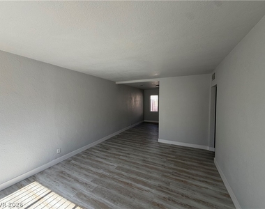 2111 Stewart Avenue - Photo Thumbnail 5