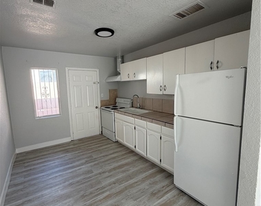 2111 Stewart Avenue - Photo Thumbnail 12