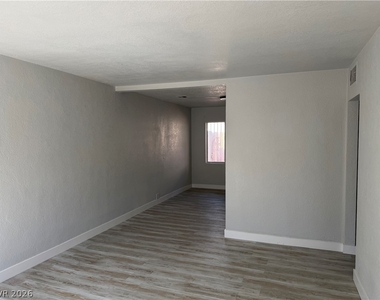 2111 Stewart Avenue - Photo Thumbnail 4