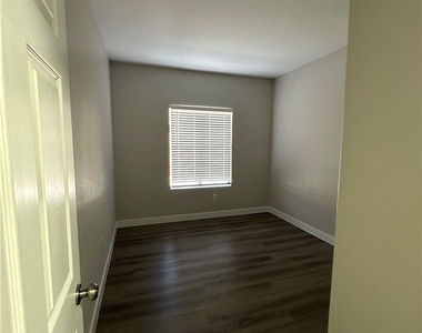 2181 Hussium Hills Street - Photo Thumbnail 33
