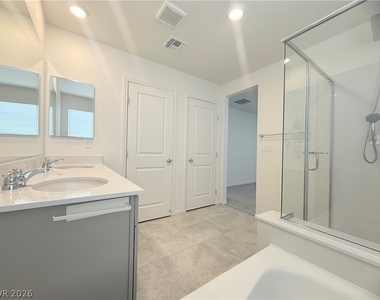 7659 W Mistral Avenue - Photo Thumbnail 17