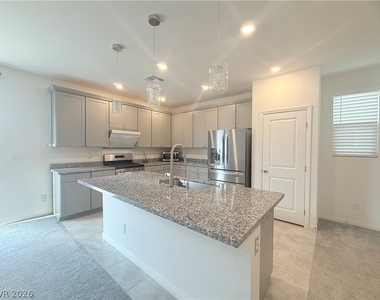7659 W Mistral Avenue - Photo Thumbnail 10