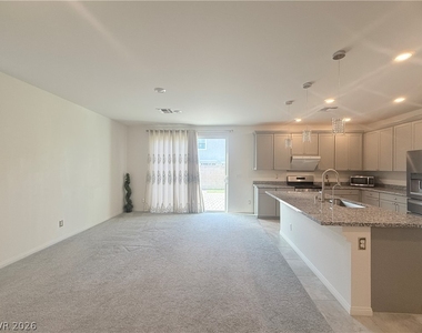 7659 W Mistral Avenue - Photo Thumbnail 8