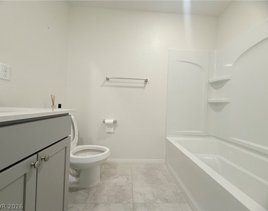 7659 W Mistral Avenue - Photo Thumbnail 25