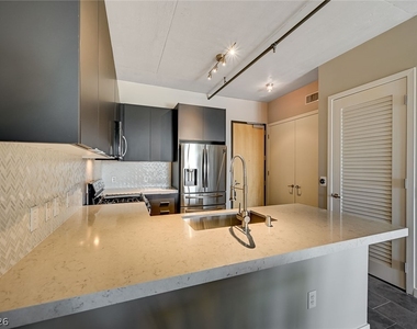 353 E Bonneville Avenue - Photo Thumbnail 7