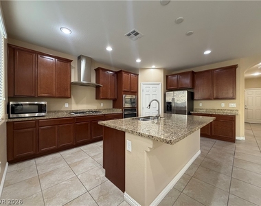 6176 Jennings Cove Court - Photo Thumbnail 8