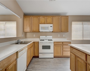 527 Braided River Avenue - Photo Thumbnail 6