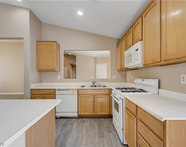 527 Braided River Avenue - Photo Thumbnail 3