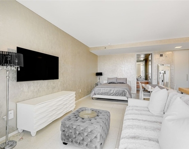 3726 Las Vegas Boulevard - Photo Thumbnail 4